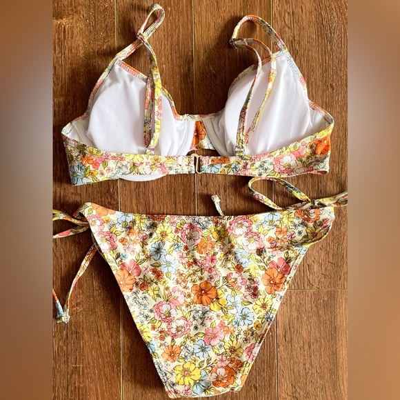 🆕 ROMWE flowers bikini - Picture 3 of 4